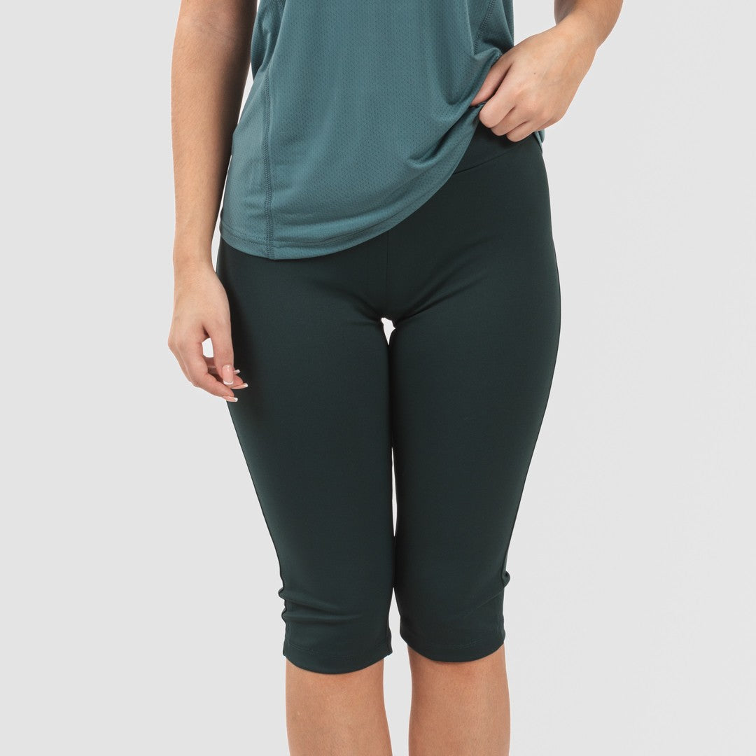 Completo sportivo da donna con leggings corti e spalline