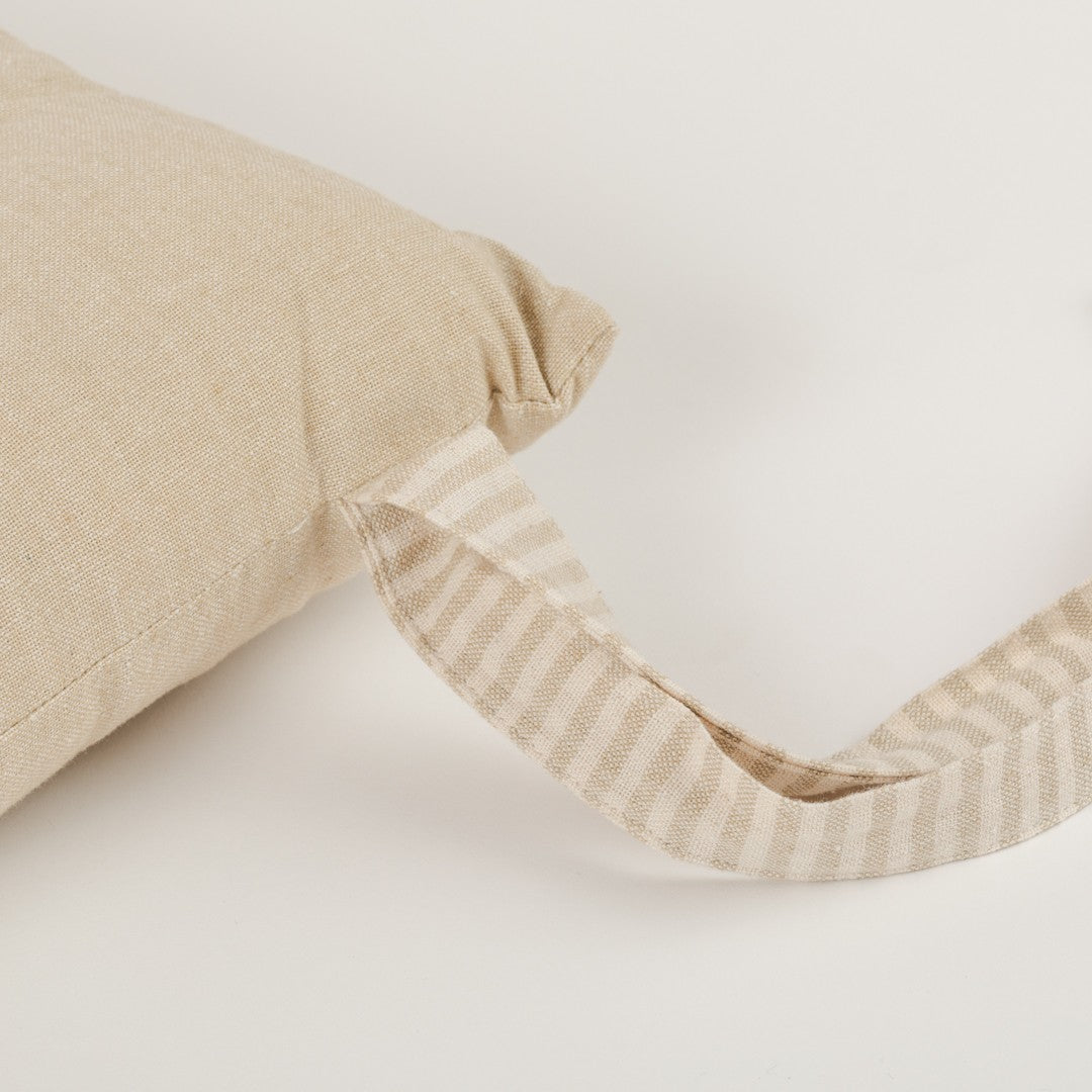 CUSCINO IN COTONE TINTA UNITA CON BOTTONI 0031