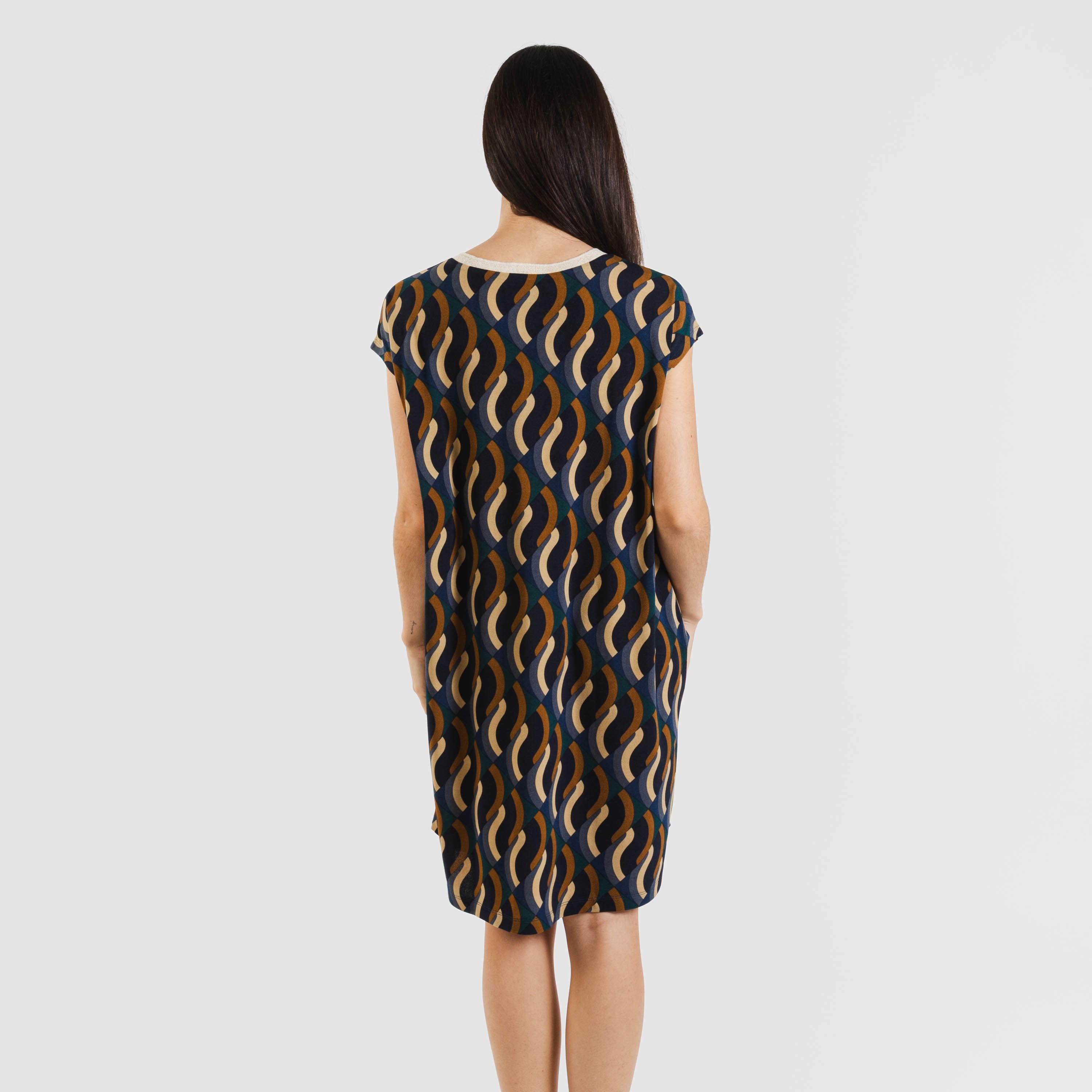 Abito corto e fluido in crêpe rose