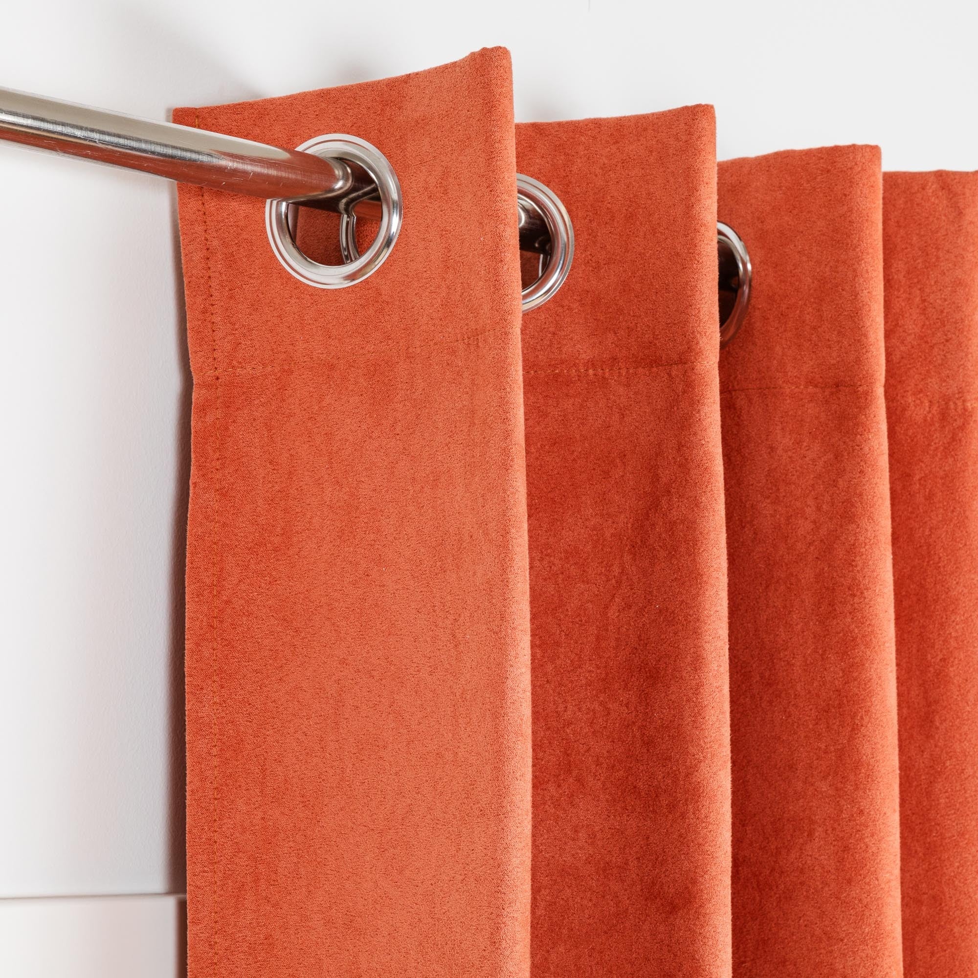 TENDA CON OCCHIELLI IN CAMOSCIO