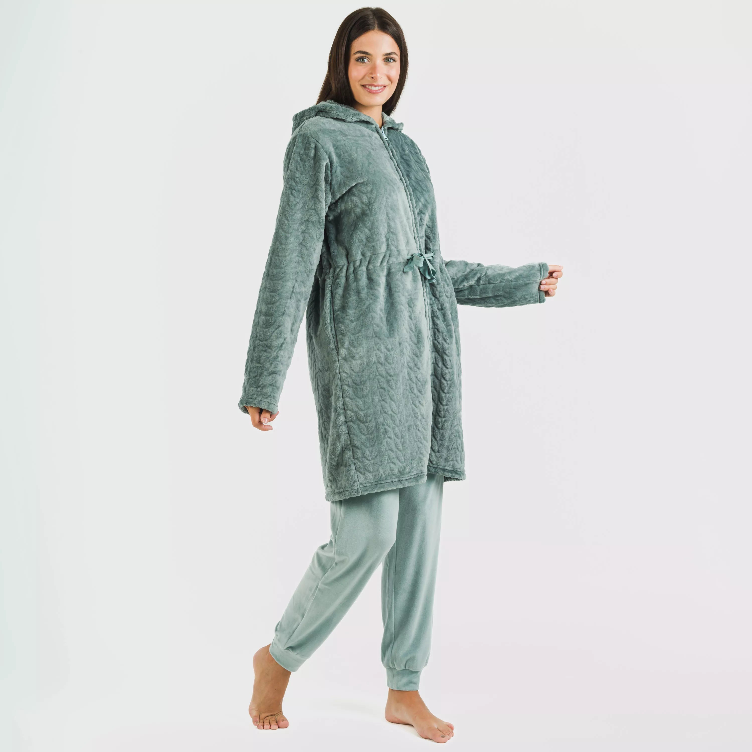 VESTAGLIA IN VELLUTO DEVORE CON CAPPELLO LISA