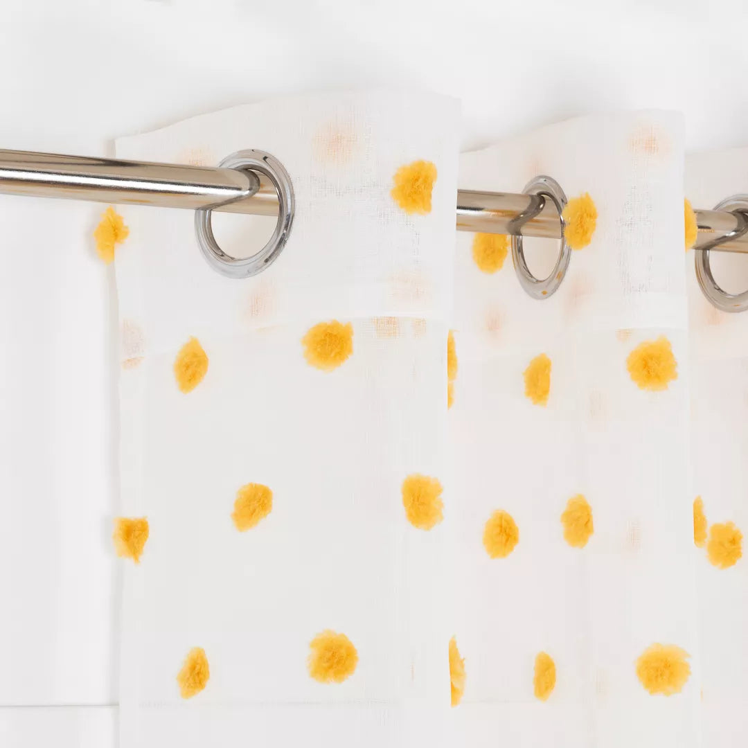 TENDA CON OCCHIELLI E POMPON