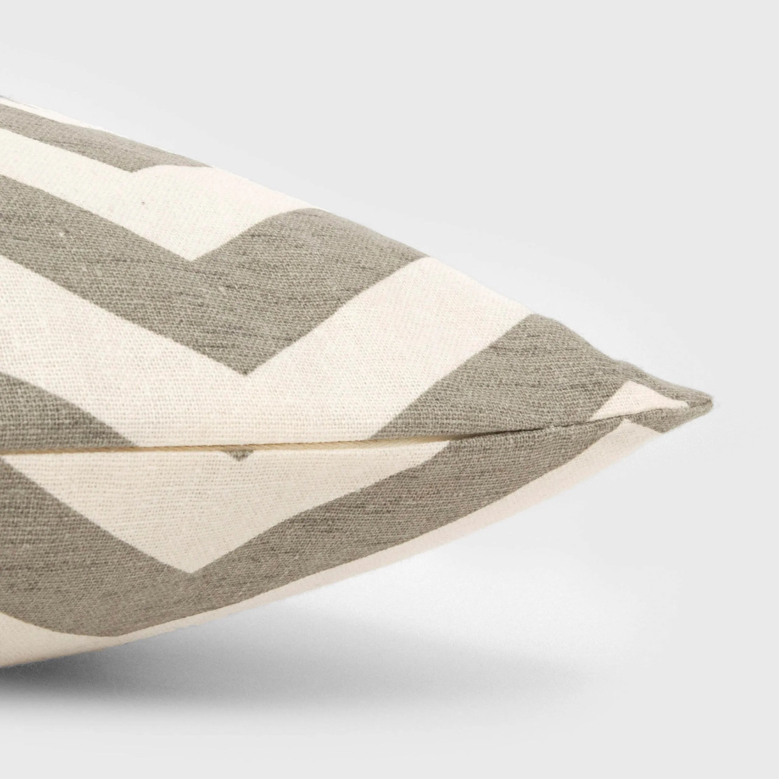 CUSCINO ANTIMACCHIA NELA