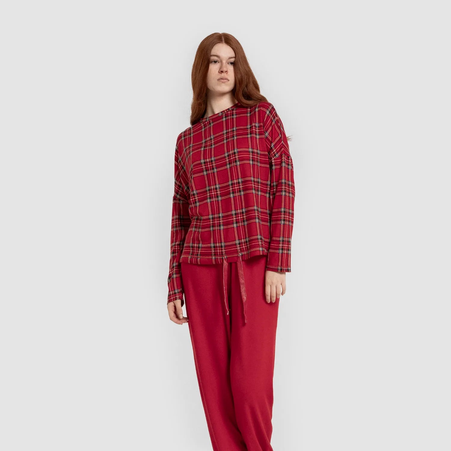 PIGIAMA LUNGO DA DONNA SEGRETO NELLA FOTO DI NICOLAS