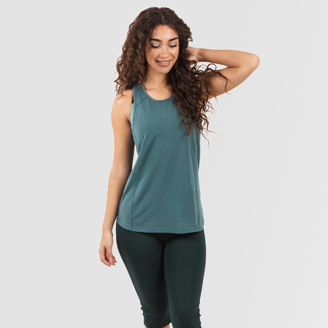 Completo sportivo da donna con leggings corti e spalline