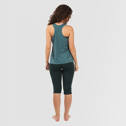 Completo sportivo da donna con leggings corti e spalline