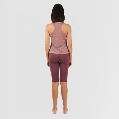 Completo sportivo da donna con leggings corti e spalline