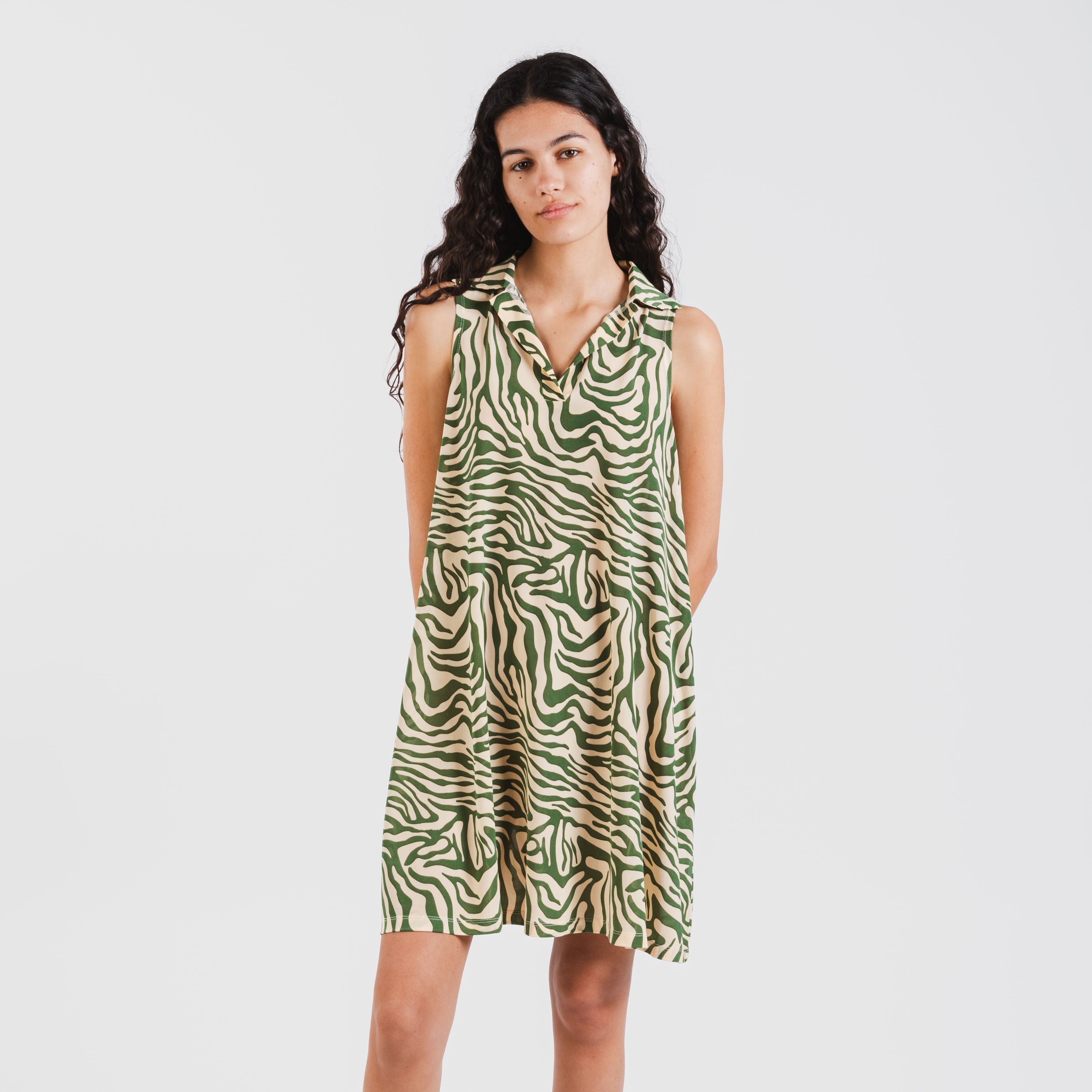 ABITO CON SCOLLO A REVERS MORBIDO CRT PALMINA