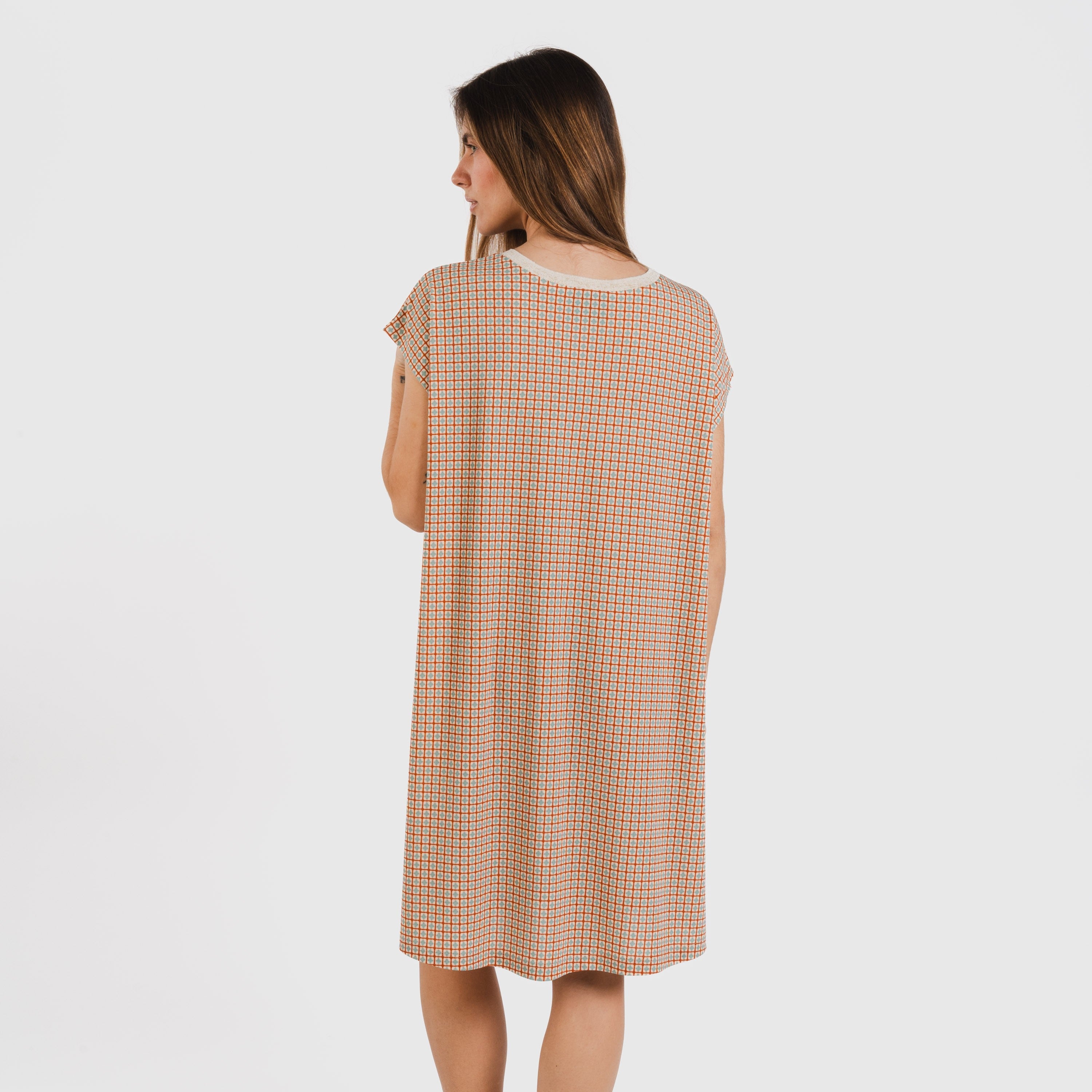 Abito corto e fluido in crêpe tamil