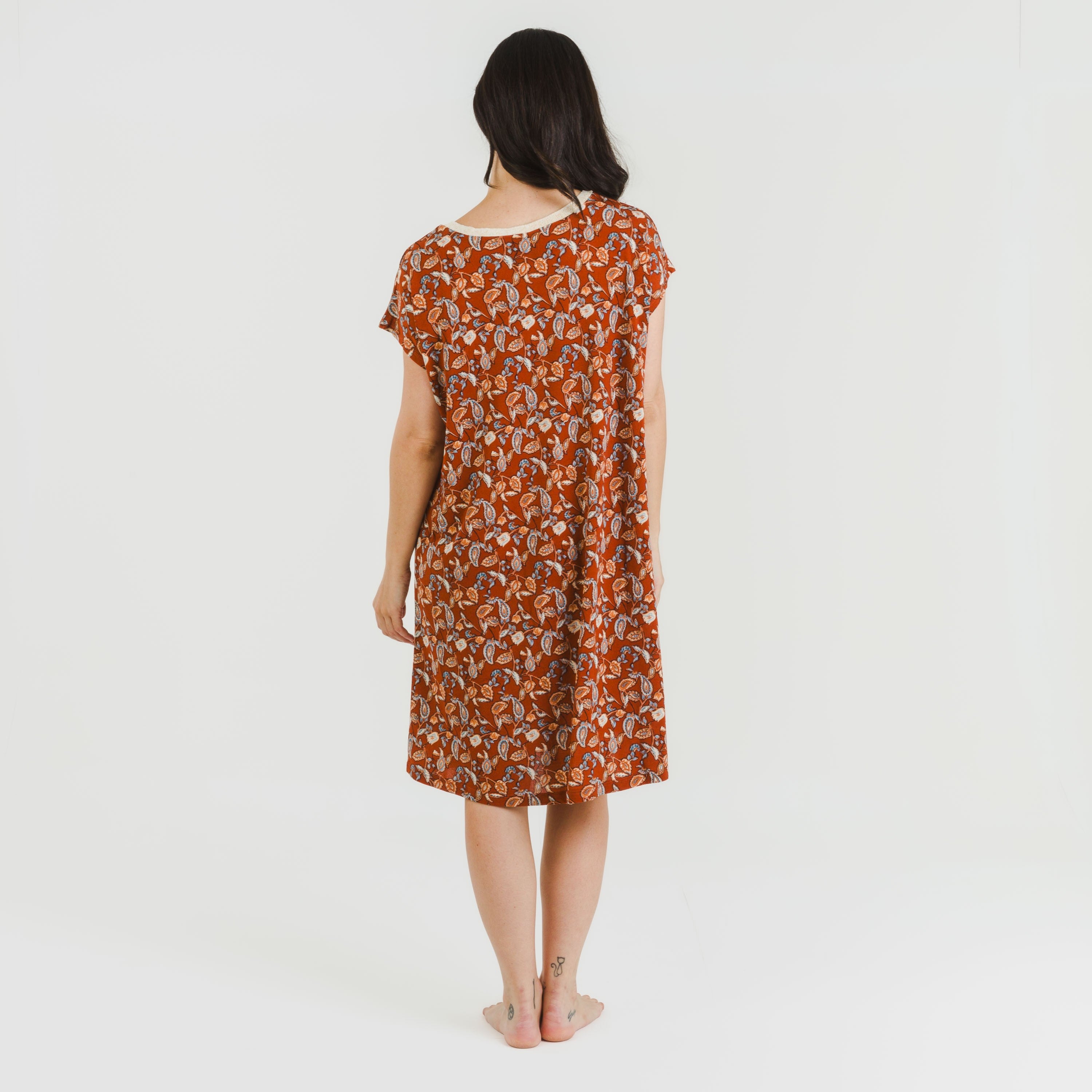 PREMESSA DELL'ABITO CORTO IN CREPE FLUO