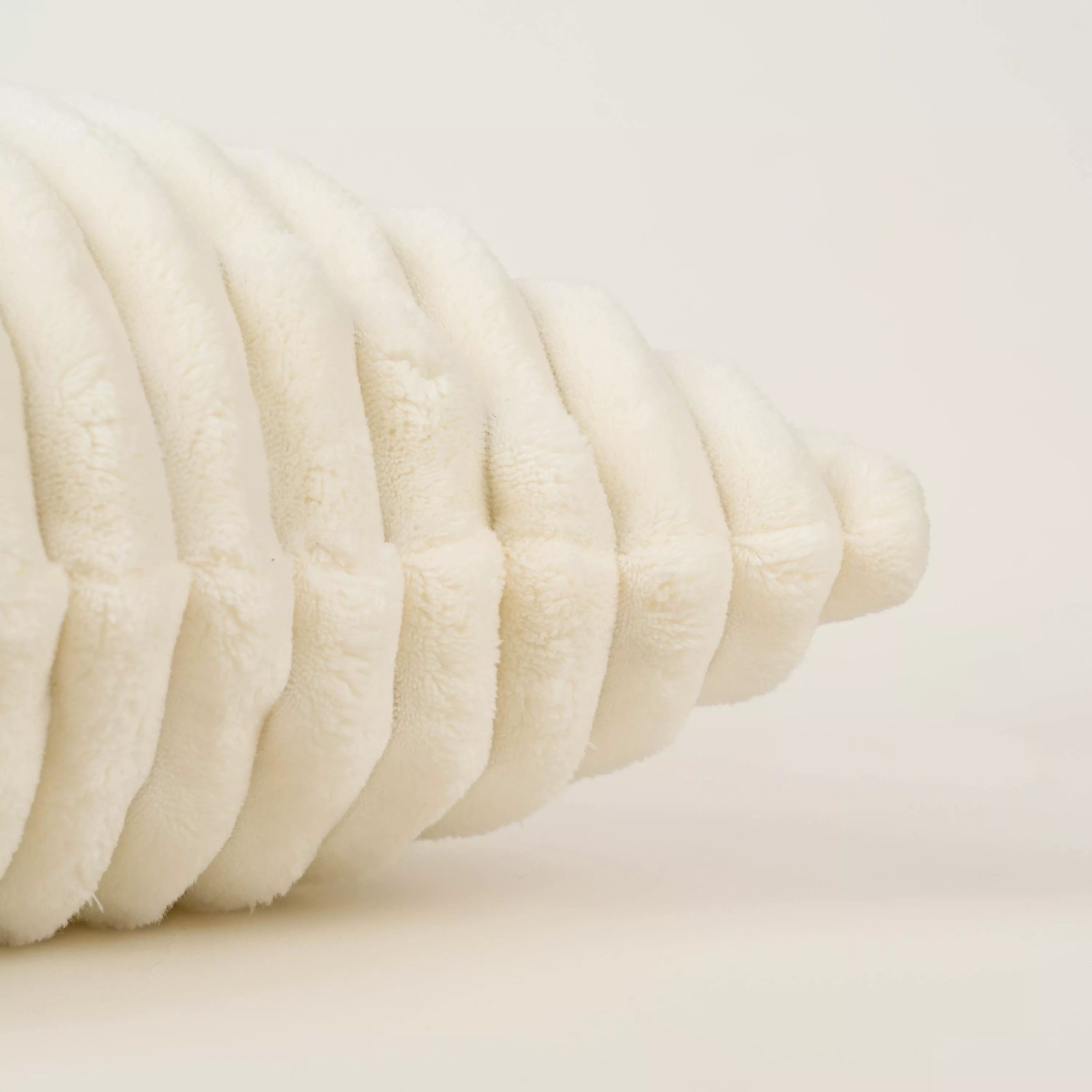 Cuscino in velluto a coste con striscia di capelli