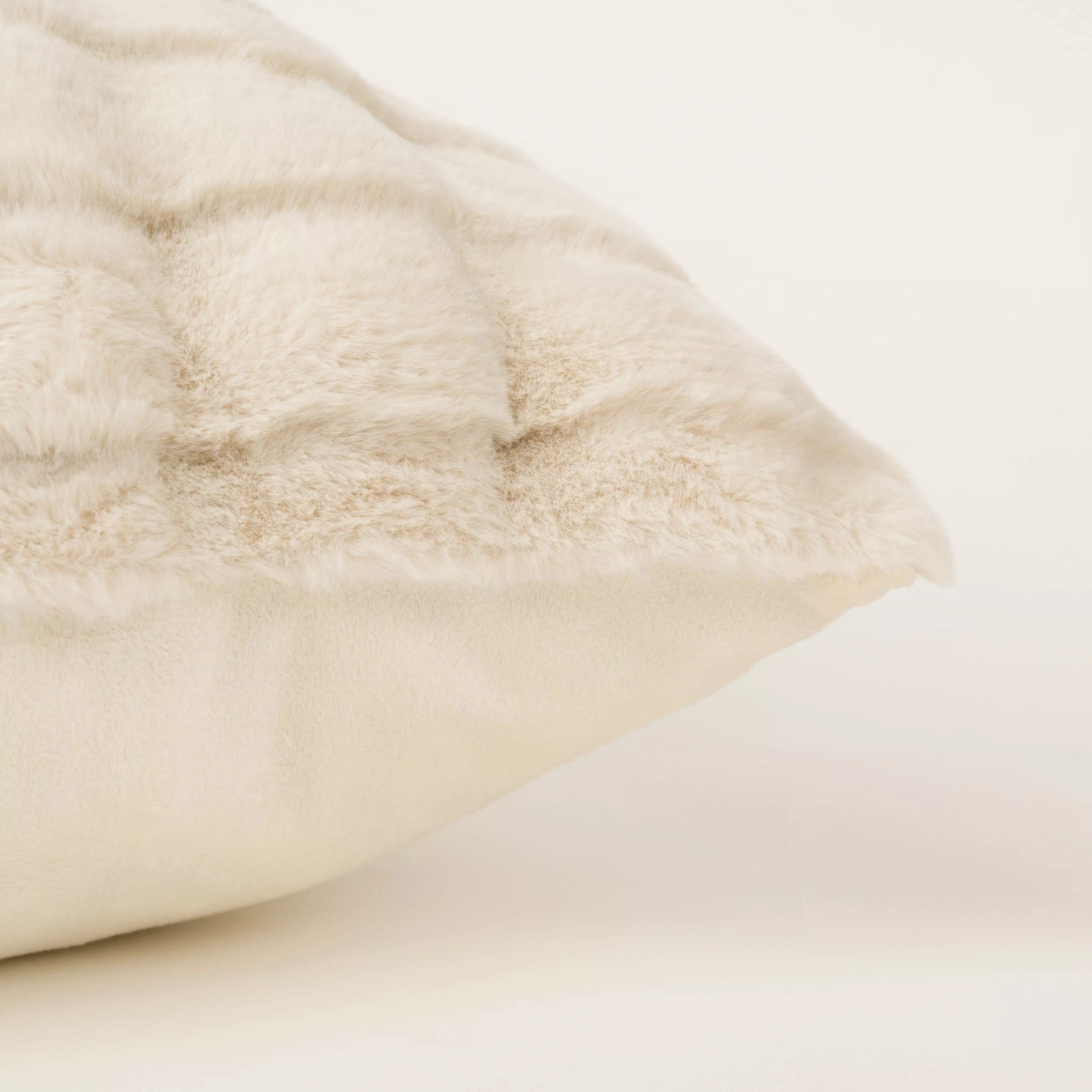 CUSCINO EFFETTO CAPELLI ONDE