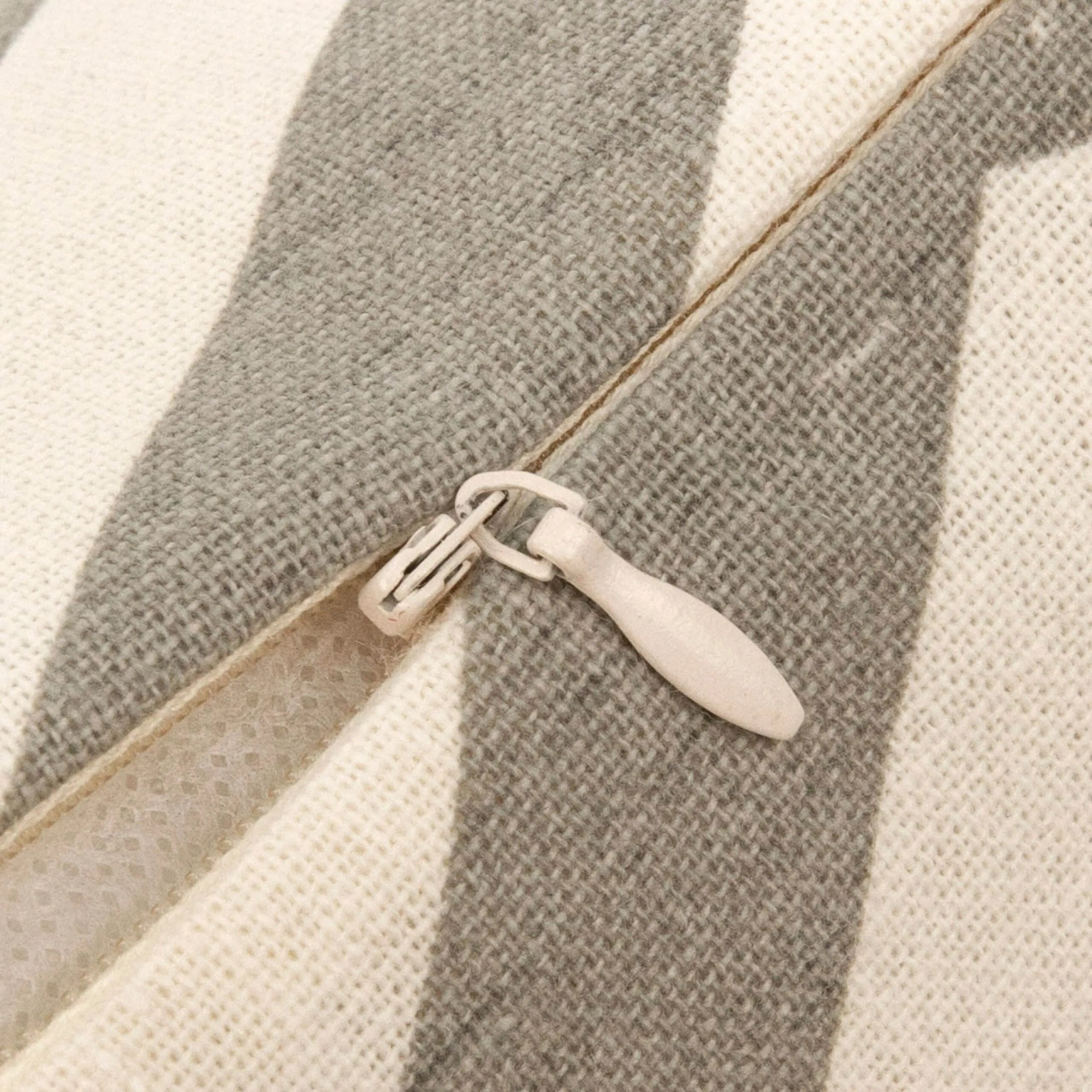 CUSCINO ANTIMACCHIA NELA