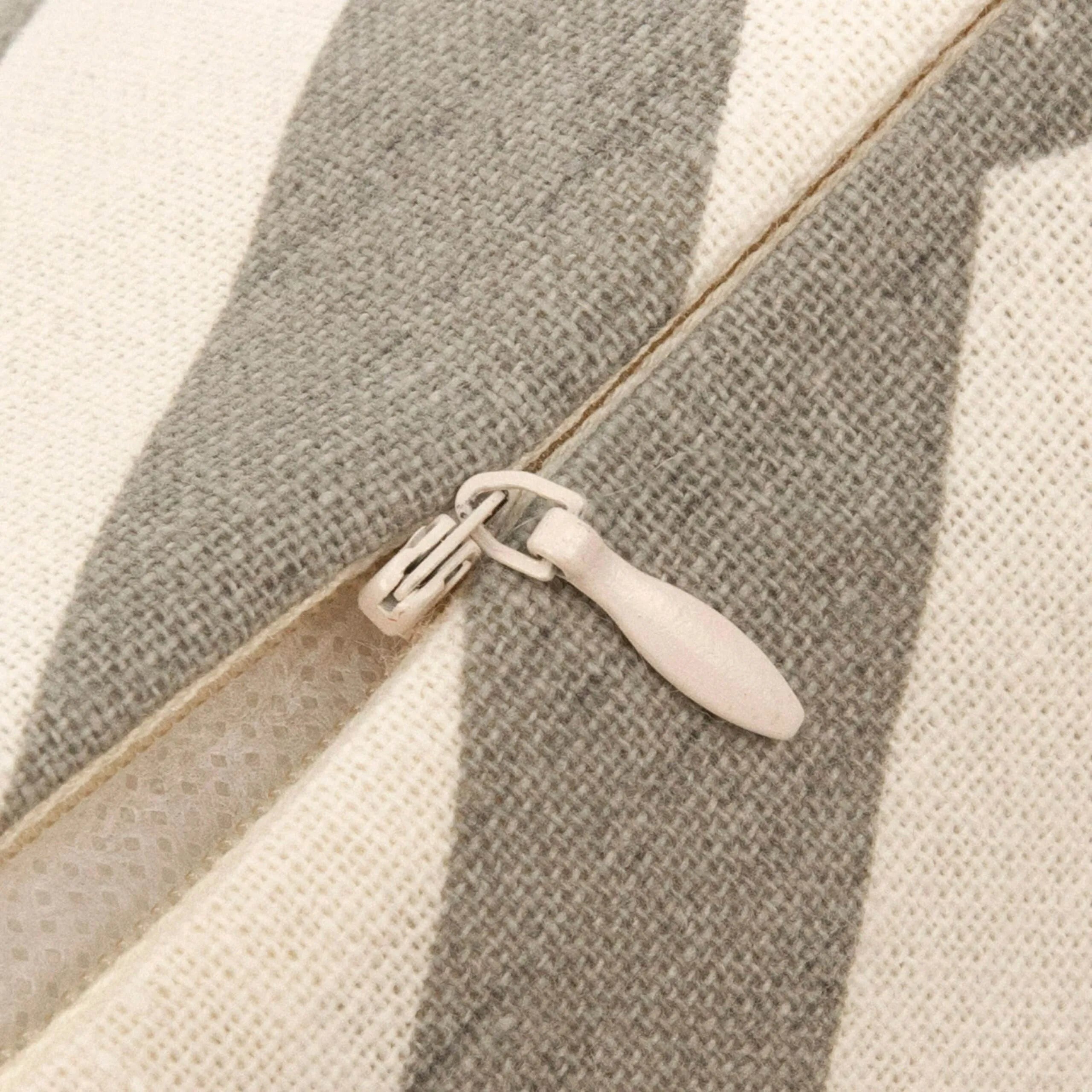 CUSCINO ANTIMACCHIA NELA