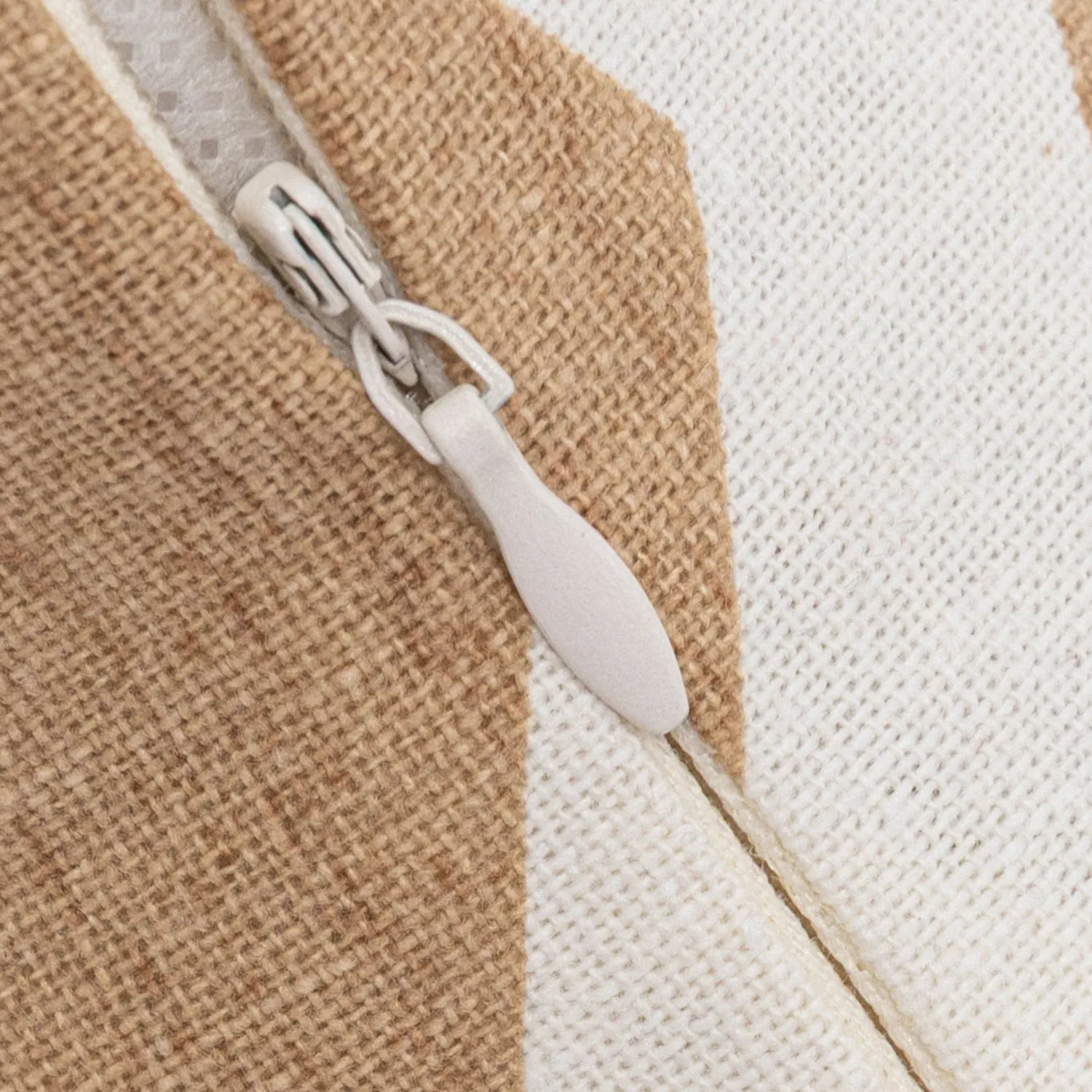 CUSCINO ANTIMACCHIA NELA