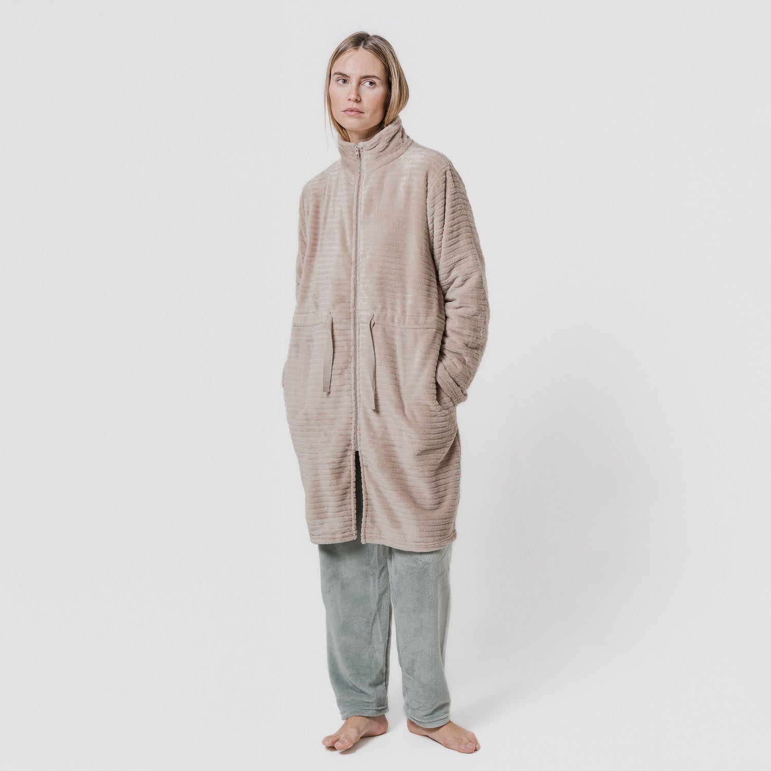 Bata terciopelo raya cremallera